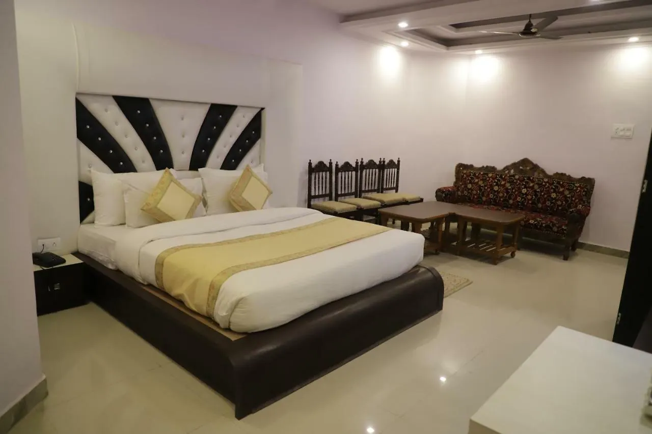 Benaras Kothi Hotel Varanasi 3*,  India