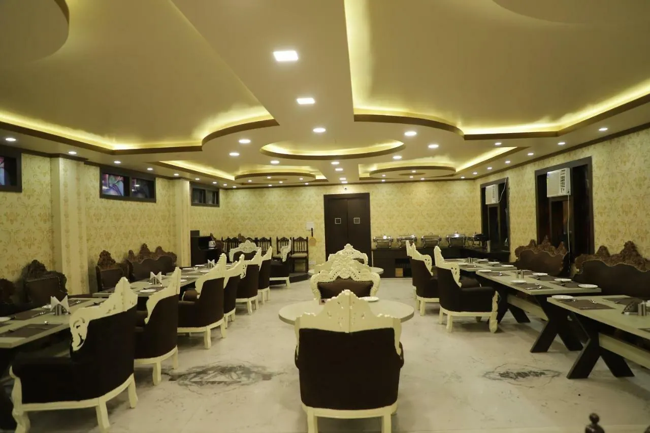 Benaras Kothi Hotel Varanasi 3*,  India